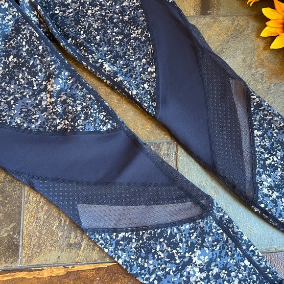 Athleta Sandstone Salutation 7/8 Tight in Navy (M) - Picture 11 of 13